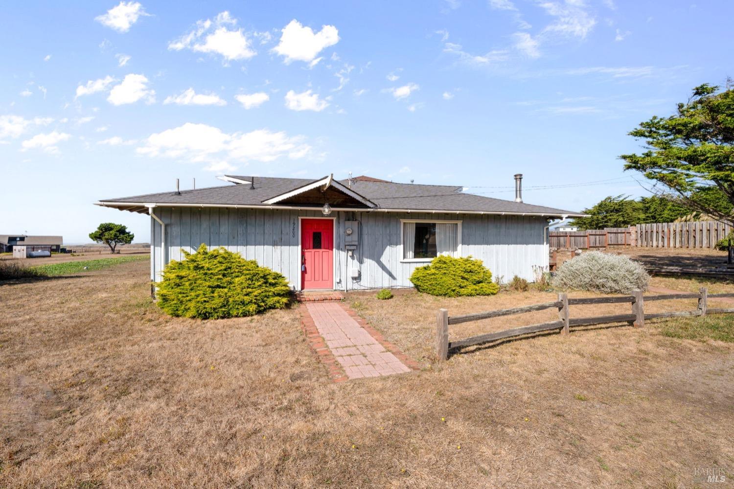 Detail Gallery Image 2 of 28 For 19200 Del Mar Dr, Fort Bragg,  CA 95437 - 2 Beds | 1 Baths