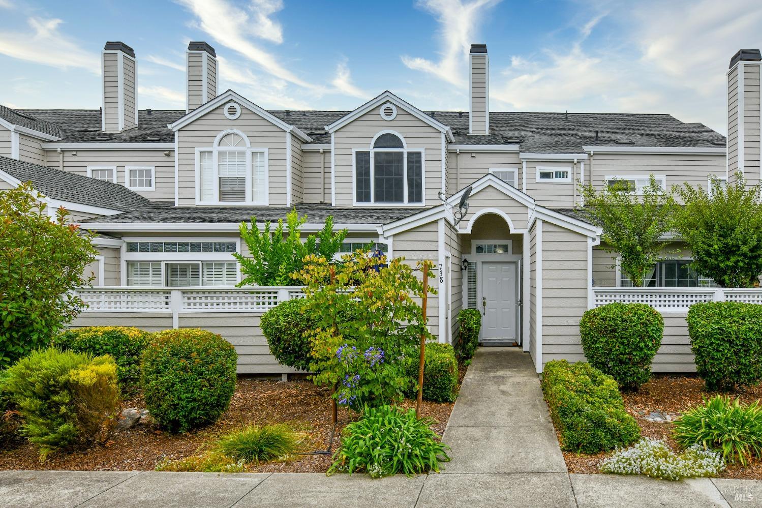 Photo of 738 Jasmine Cir in Santa Rosa, CA