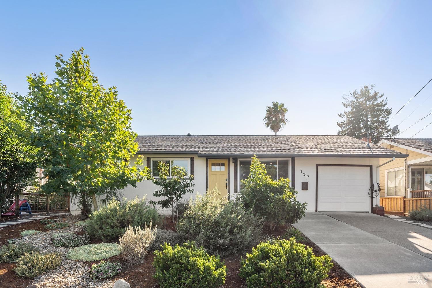 Photo of 137 Penrod Dr in Petaluma, CA