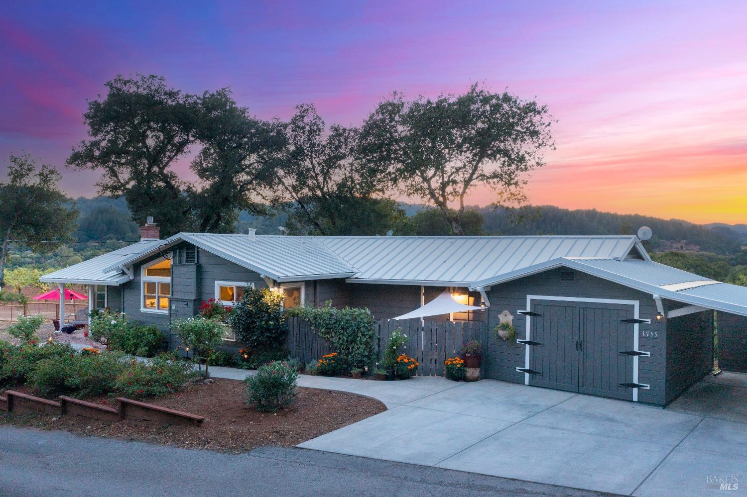 Photo of 1755 Dry Creek Rd in Healdsburg, CA