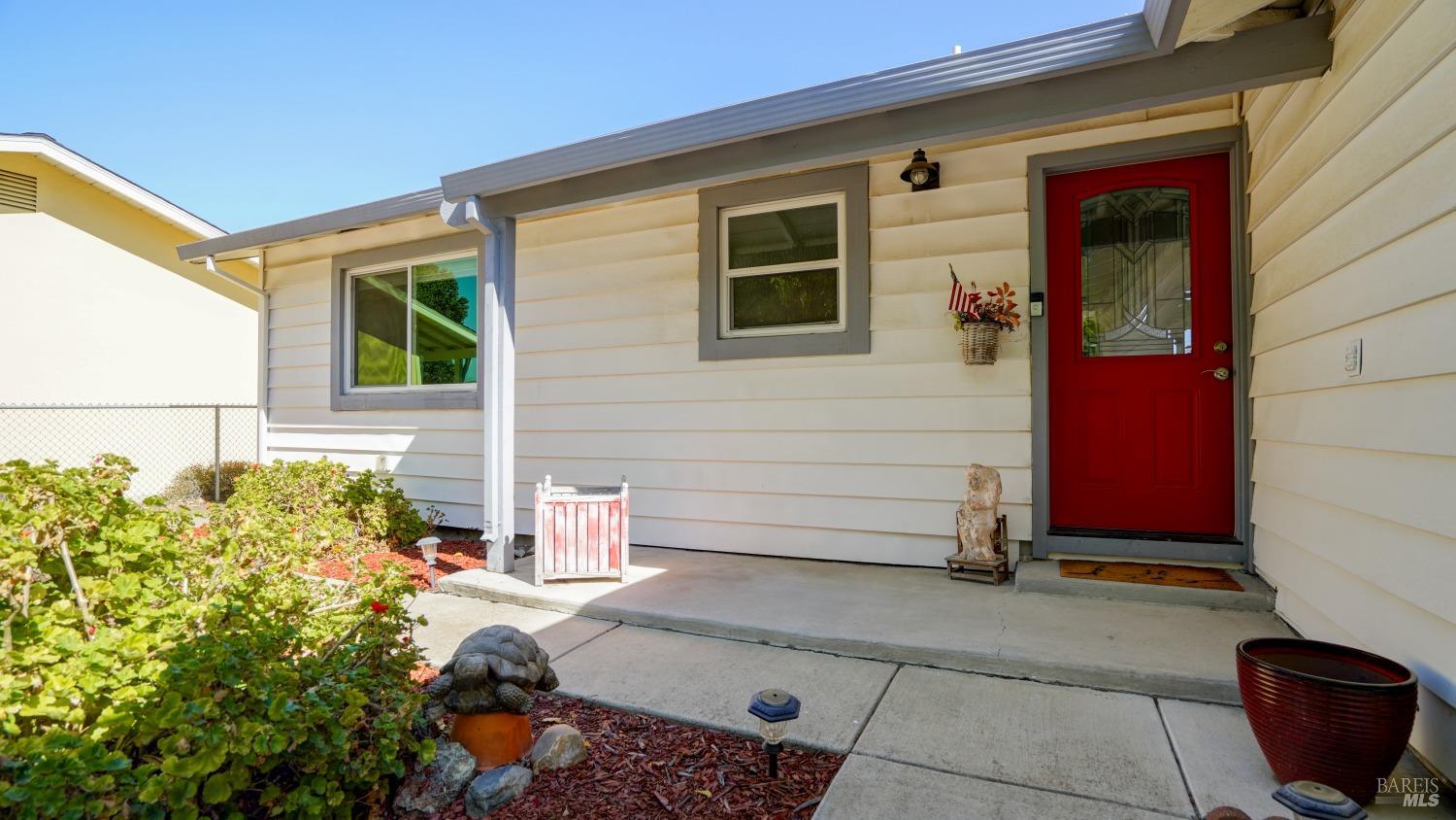 Photo of 111 Glacier Cir in Vacaville, CA