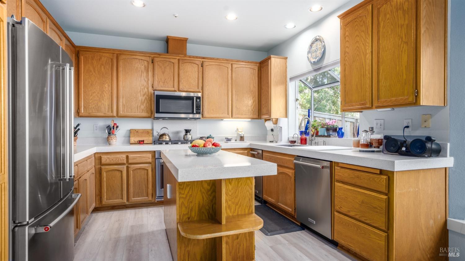 Photo of 539 Danby Ct in Petaluma, CA