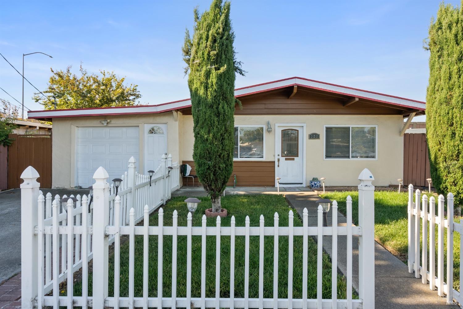 Photo of 322 Stuart Dr in Petaluma, CA