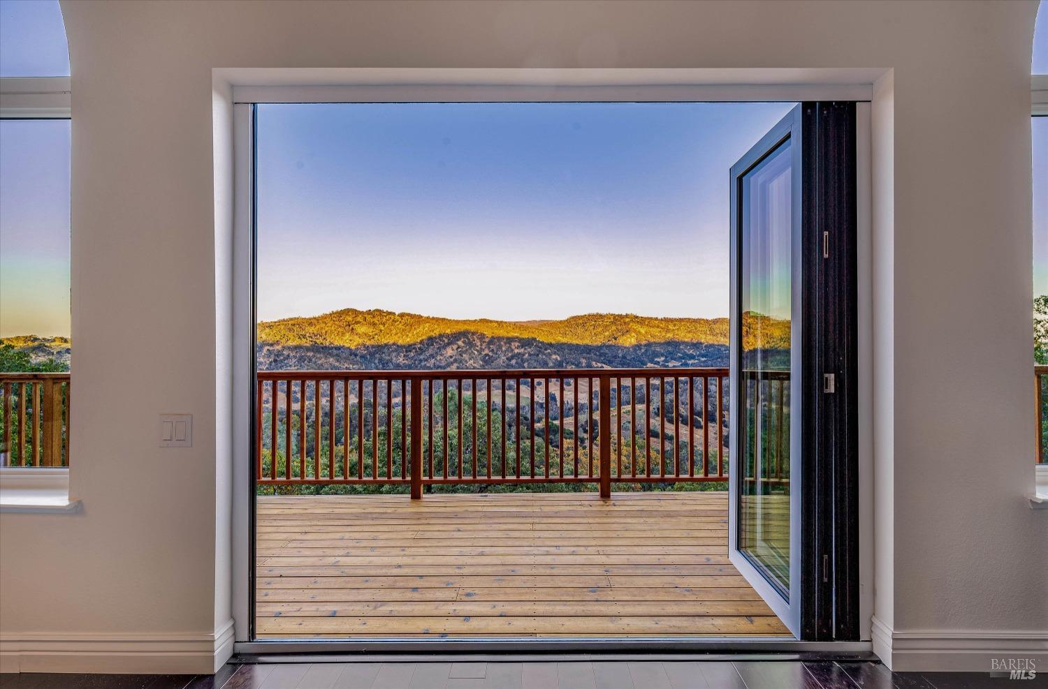 Photo of 448 Country Club Ln in Napa, CA