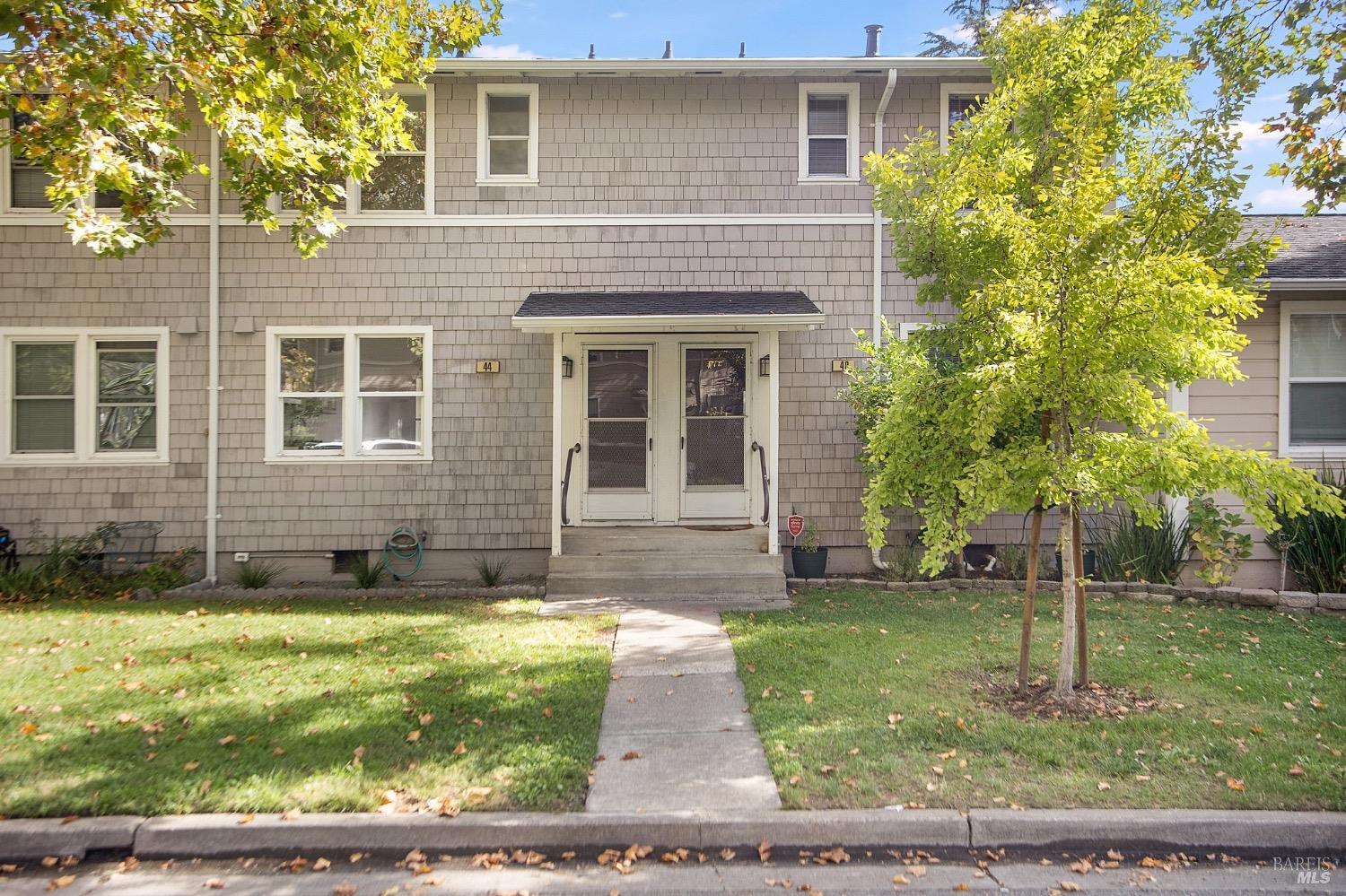 Photo of 44 Lovejoy Wy in Novato, CA