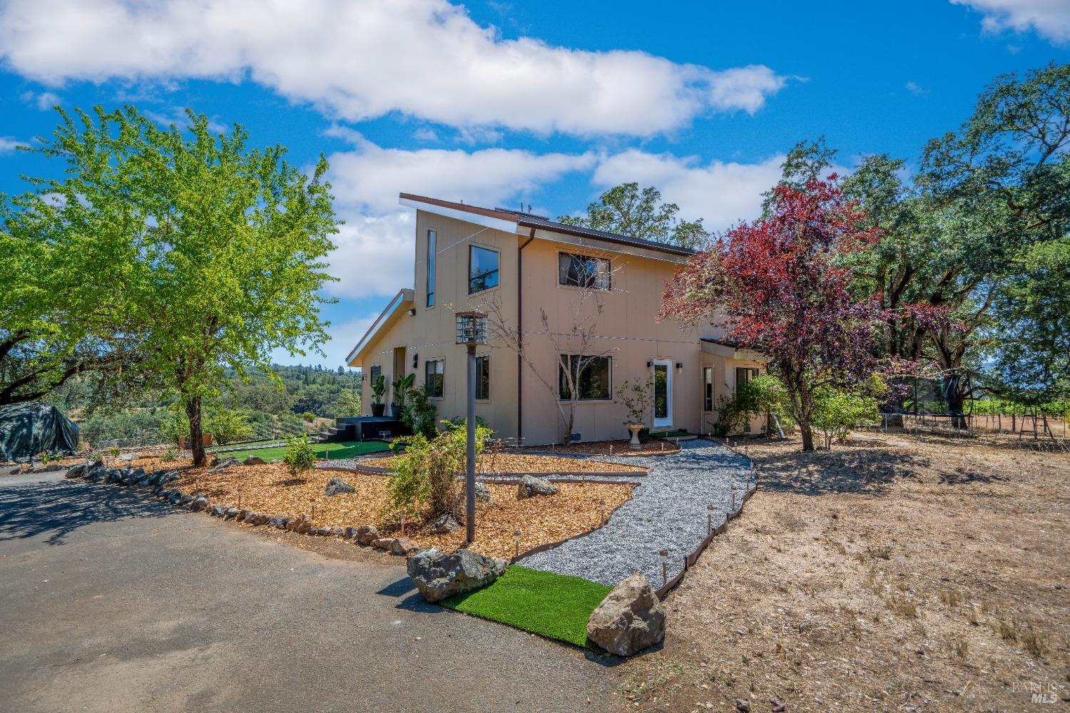 Detail Gallery Image 8 of 39 For 2786 Black Bart Trl, Redwood Valley,  CA 95470 - 3 Beds | 2 Baths