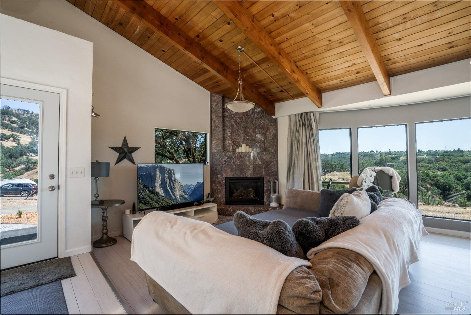 Detail Gallery Image 7 of 39 For 2786 Black Bart Trl, Redwood Valley,  CA 95470 - 3 Beds | 2 Baths