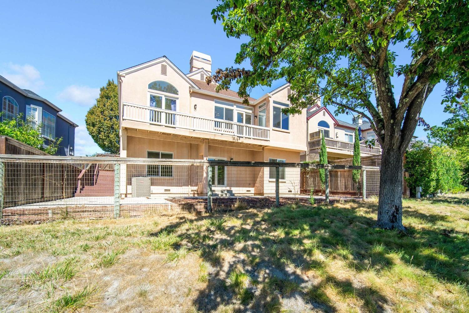 Photo of 1976 Viewpointe Cir in Santa Rosa, CA