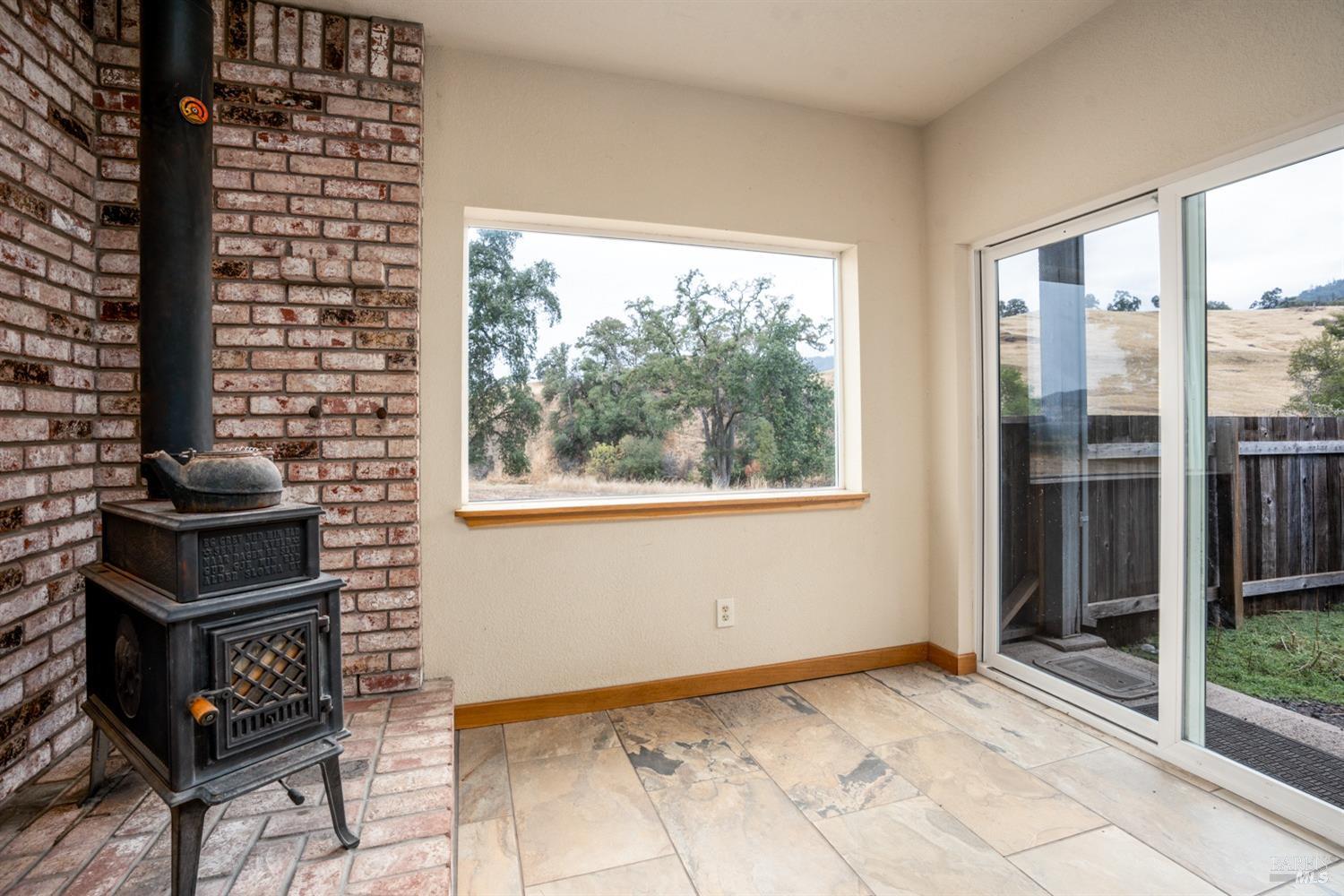 Detail Gallery Image 16 of 44 For 12020 Burris Ln, Potter Valley,  CA 95469 - 2 Beds | 2 Baths