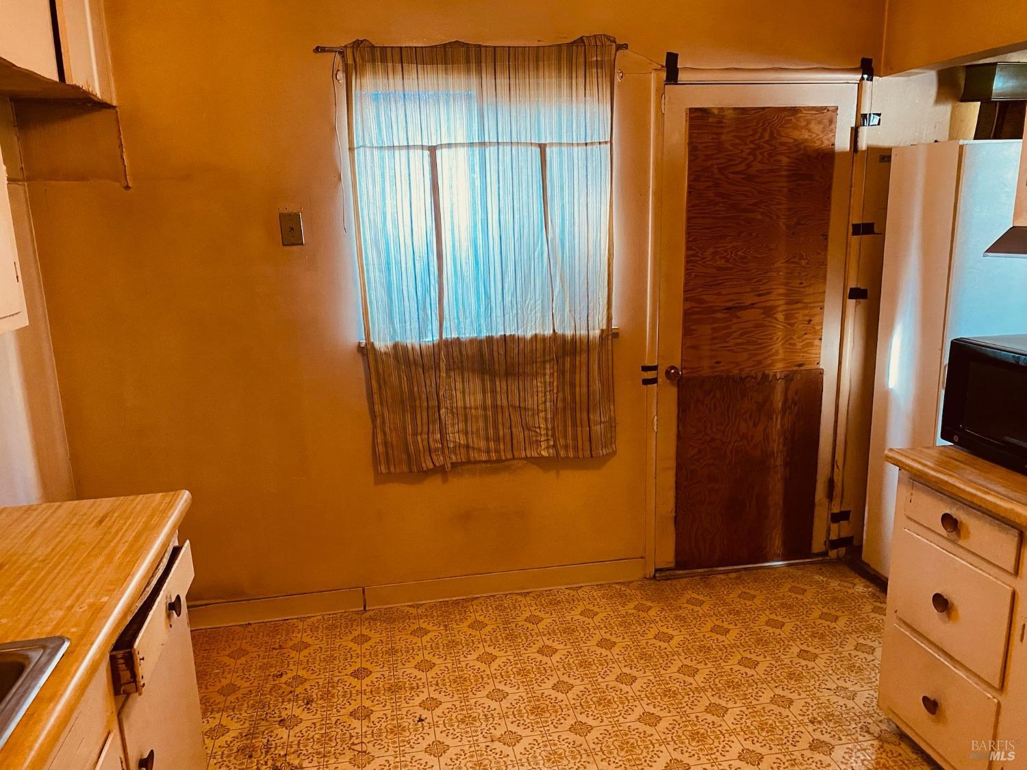 Maywood Drive, Vallejo, California image 6