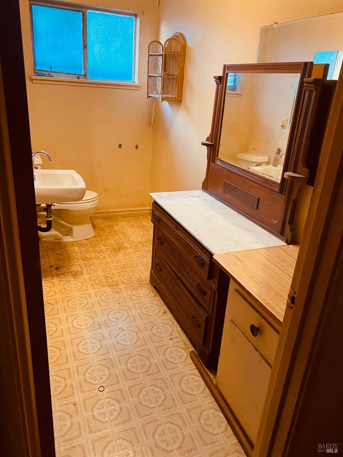 Maywood Drive, Vallejo, California image 22