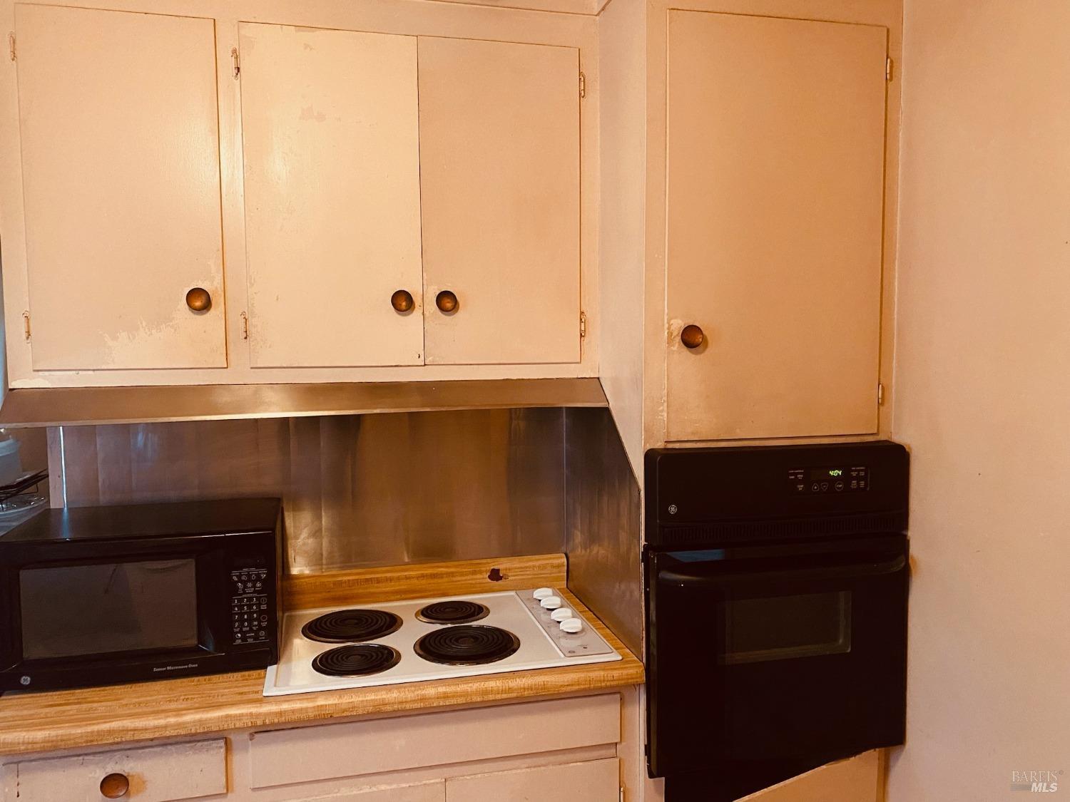 Maywood Drive, Vallejo, California image 5