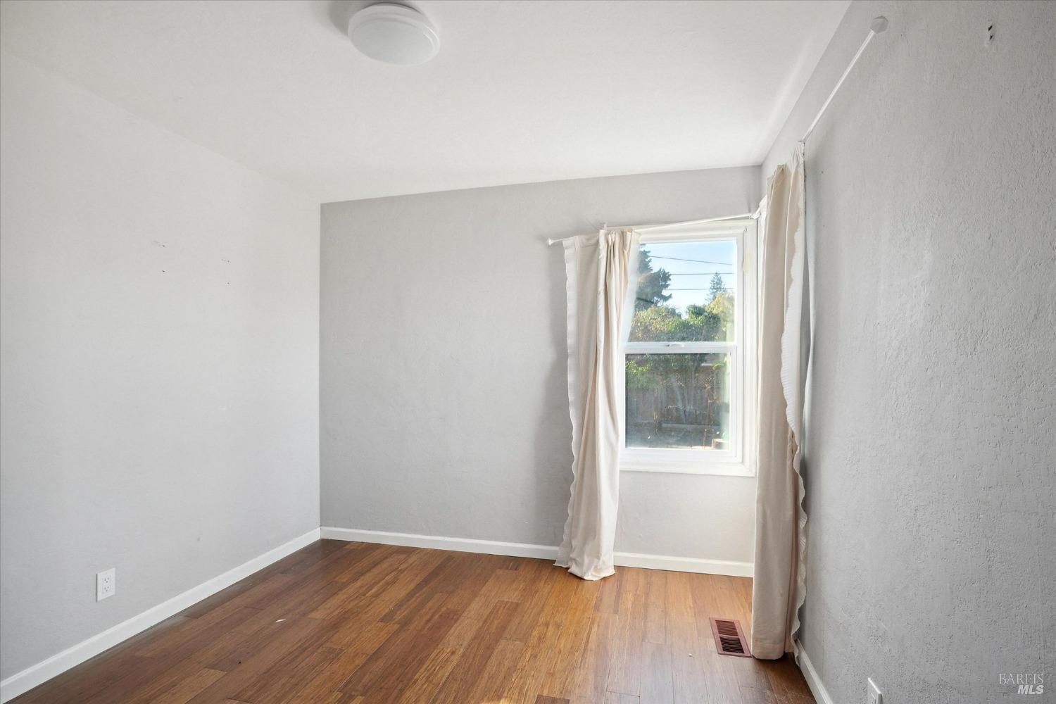 Hermosa Avenue, Vallejo, California image 24