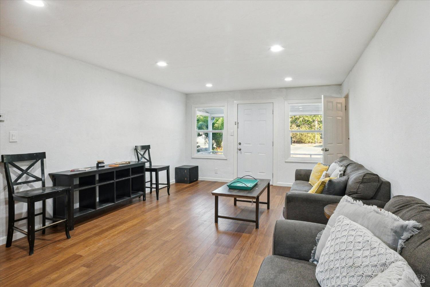 Hermosa Avenue, Vallejo, California image 9