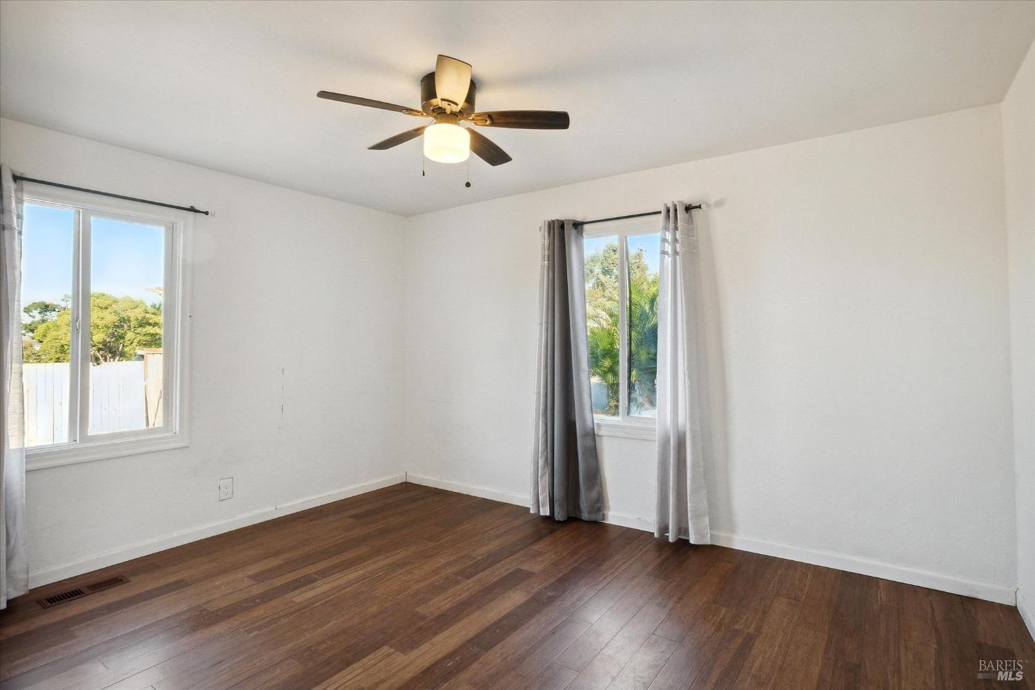 Hermosa Avenue, Vallejo, California image 25