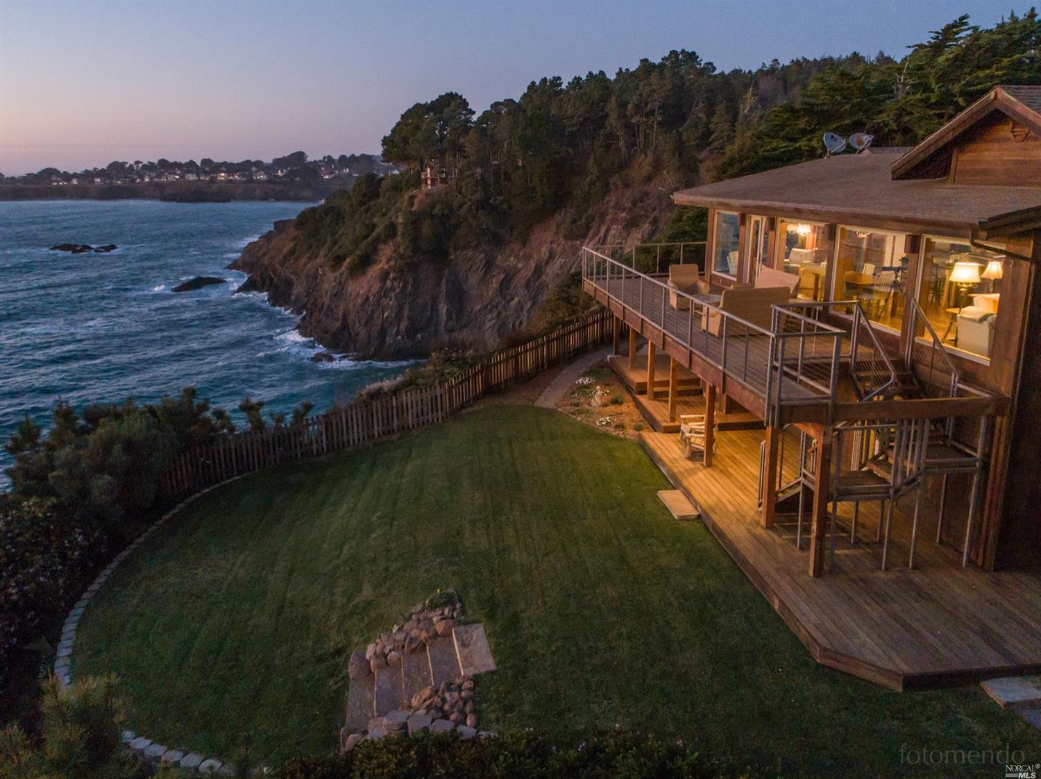 Detail Gallery Image 1 of 60 For 9350 N Highway 1 Unkn, Mendocino,  CA 95460 - 4 Beds | 4 Baths