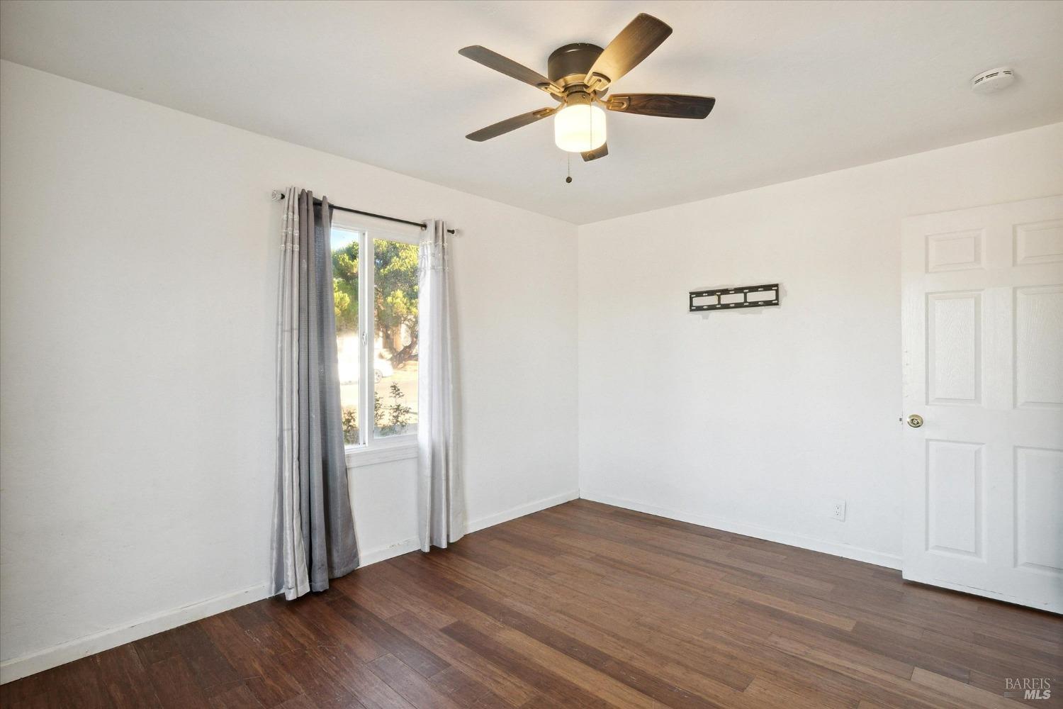 Hermosa Avenue, Vallejo, California image 27