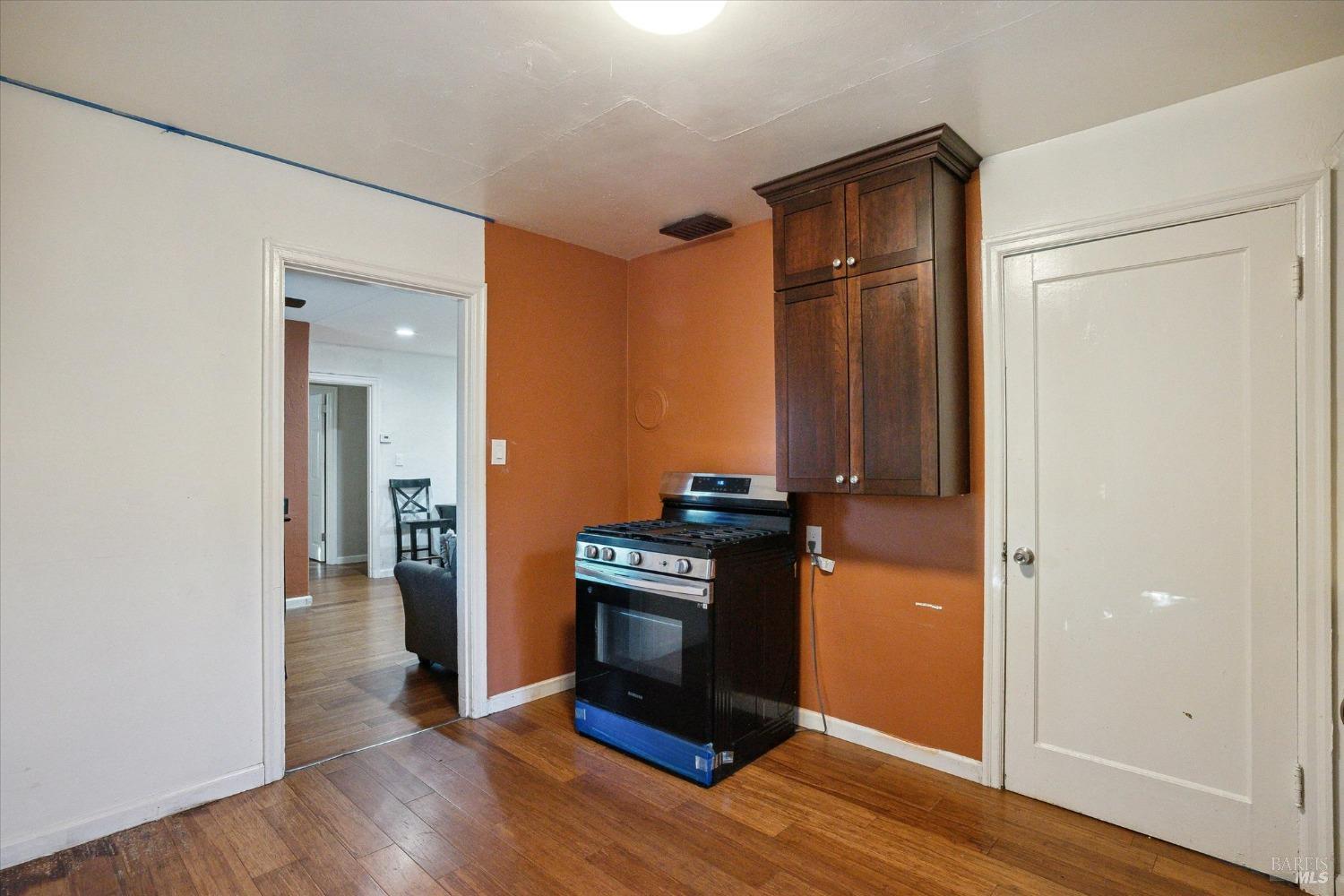 Hermosa Avenue, Vallejo, California image 13