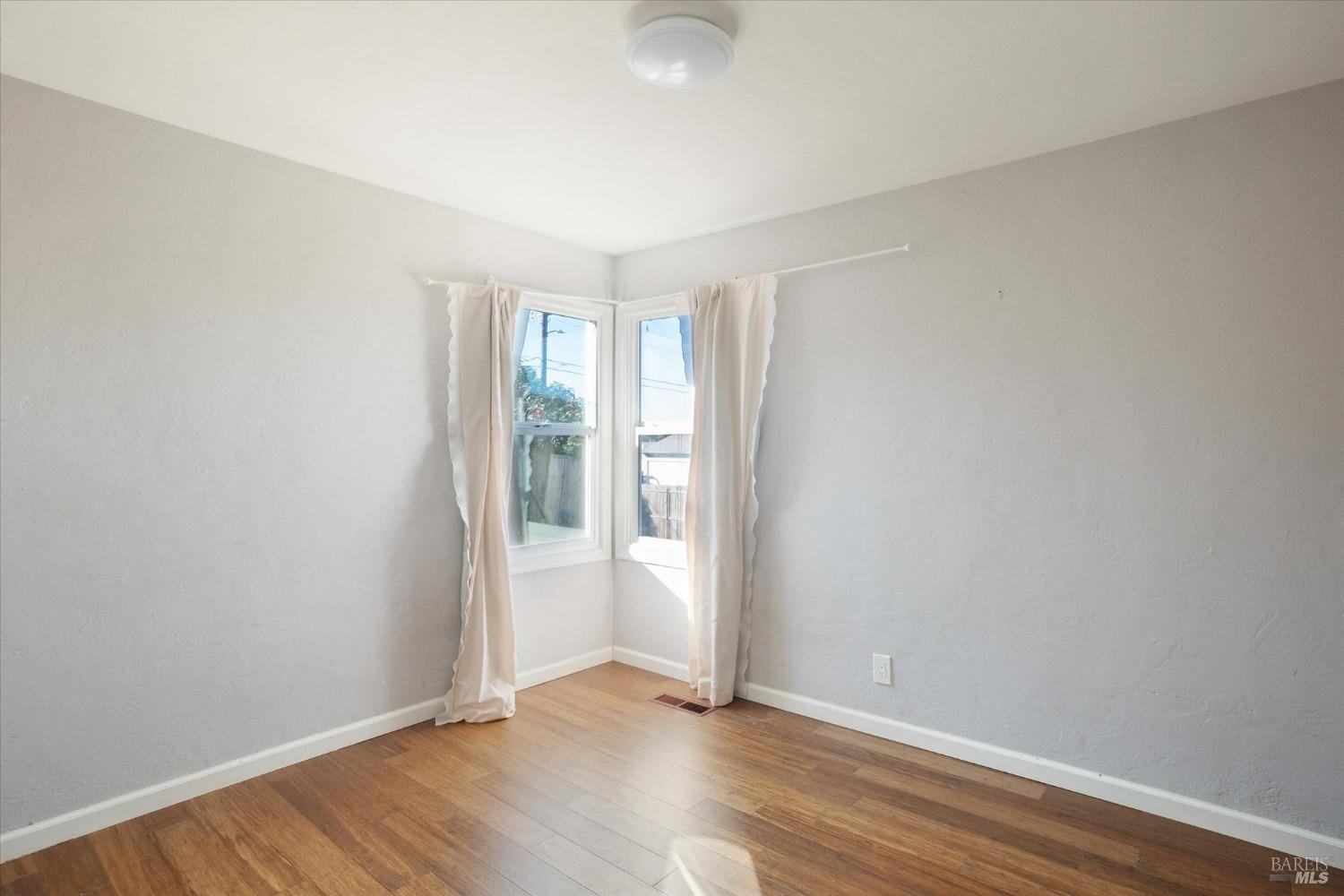 Hermosa Avenue, Vallejo, California image 21