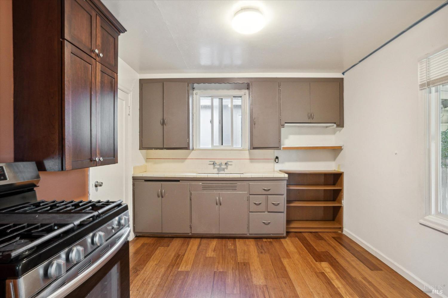 Hermosa Avenue, Vallejo, California image 12