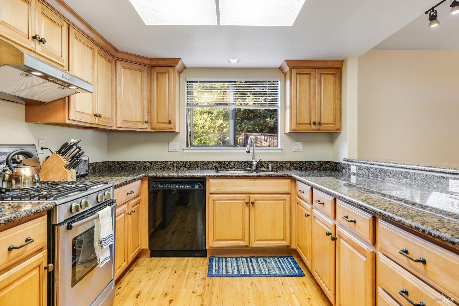 Detail Gallery Image 13 of 49 For 160 W Cotati Oaks Ct, Cotati,  CA 94931 - 3 Beds | 2 Baths