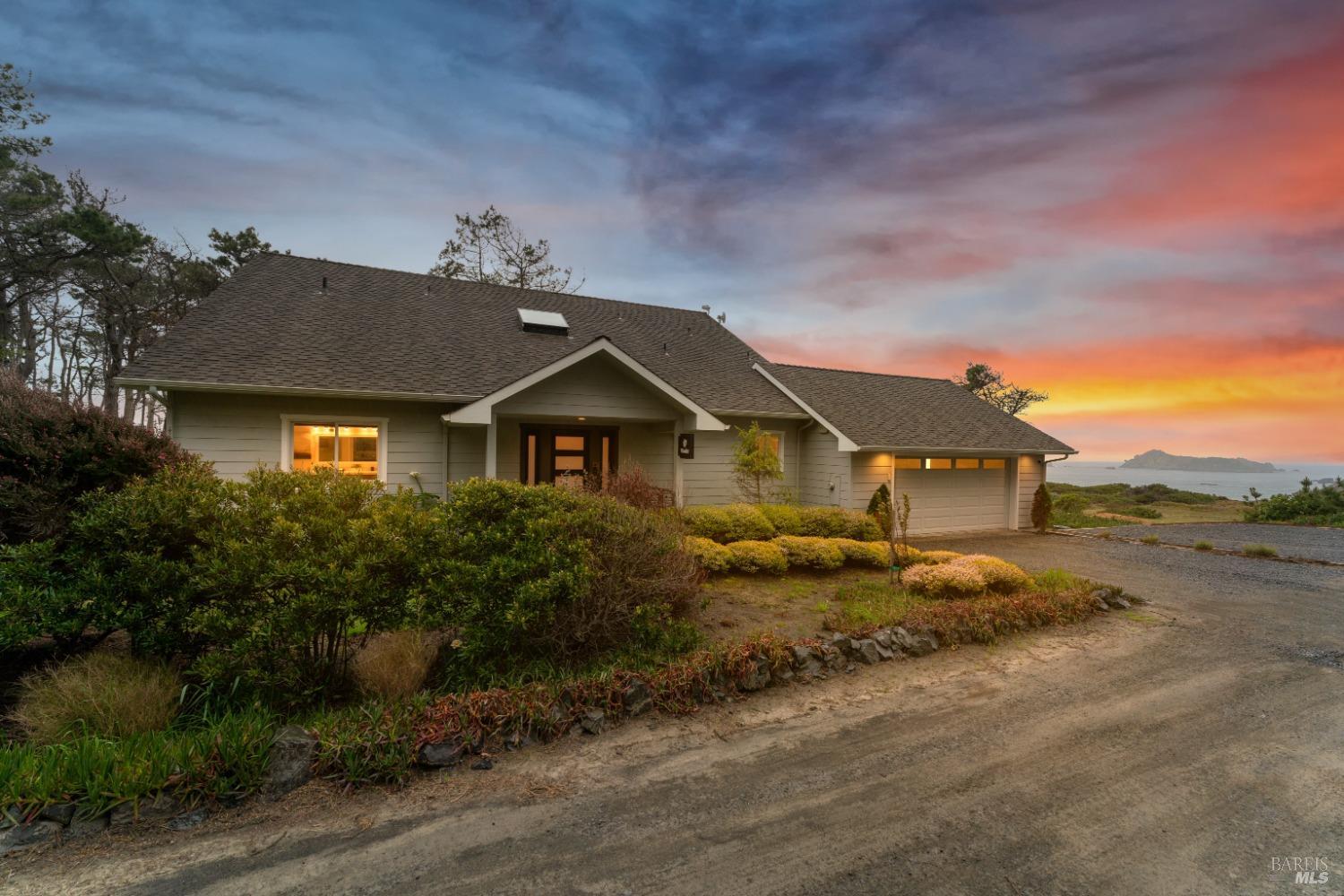 Detail Gallery Image 1 of 51 For 35800 S Highway 1 Hwy, Gualala,  CA 95445 - 3 Beds | 3/1 Baths