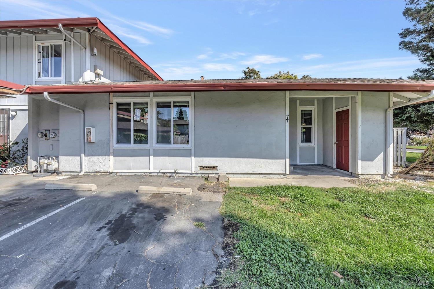 Photo of 77 Villa Cir in Fairfield, CA