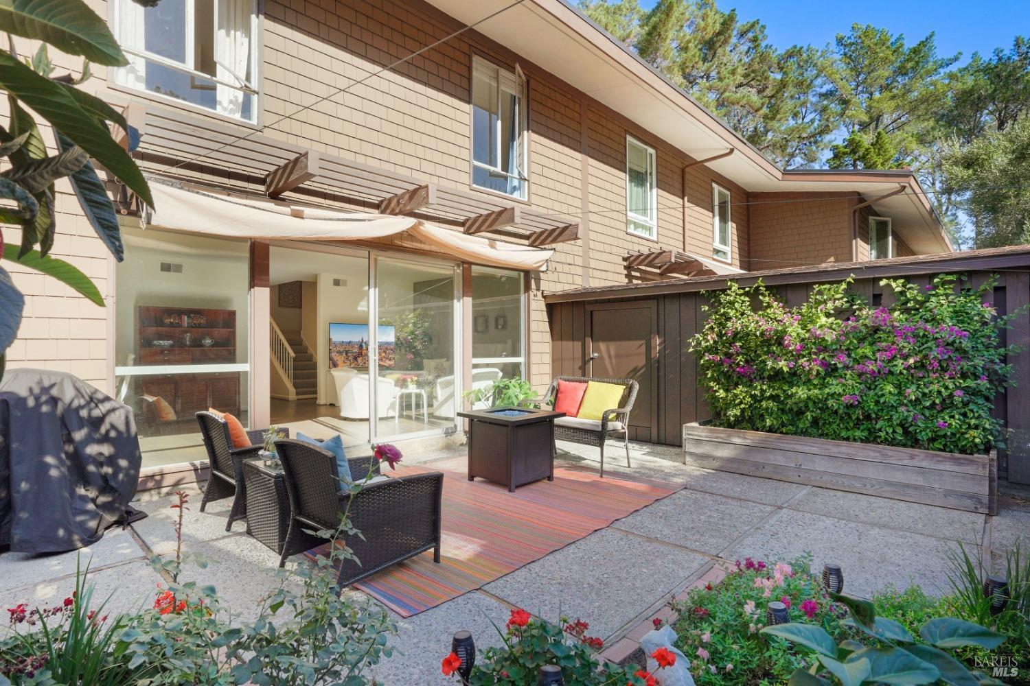 Photo of 112 Forest Ln in San Rafael, CA