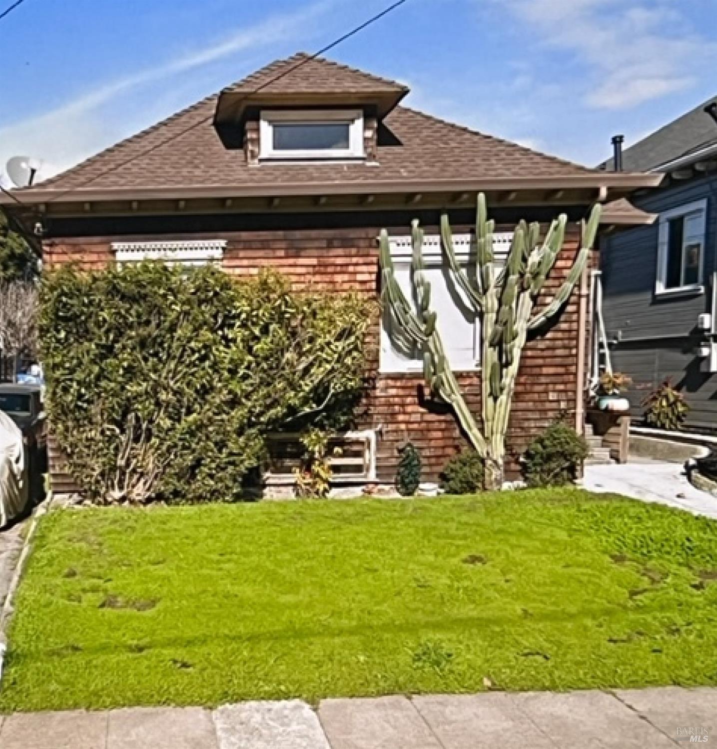 Photo of 812 54th St in Oakland, CA