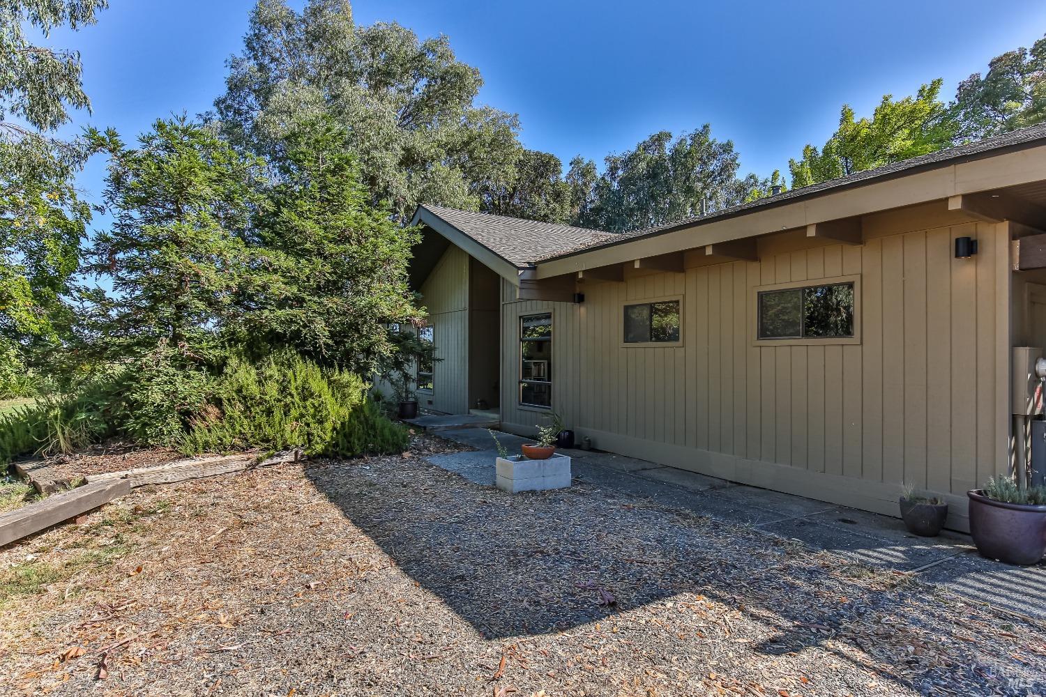 Photo of 5794 Silveyville Rd in Dixon, CA