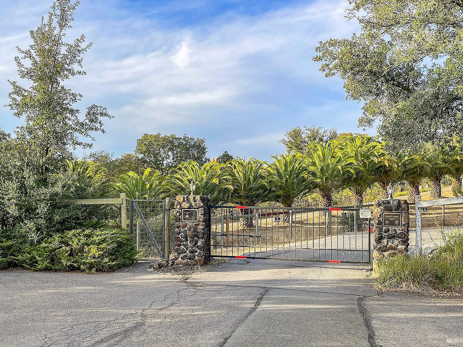 Photo of 321 Dry Creek Rd in Healdsburg, CA