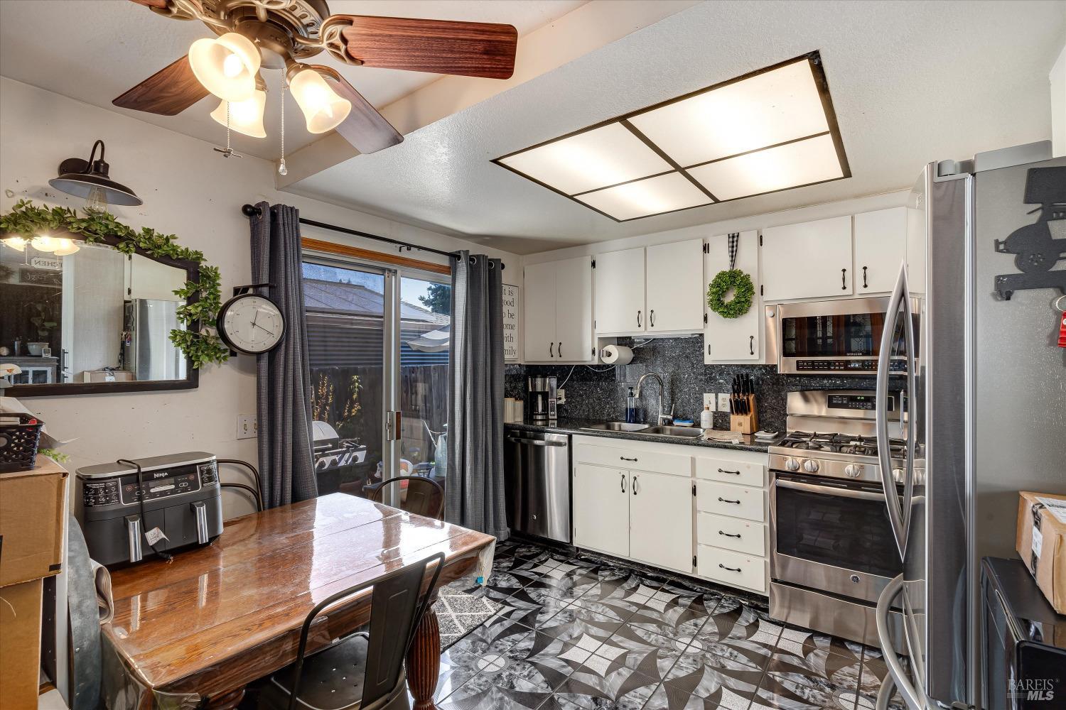 Photo of 440 Inglewood Dr in Santa Rosa, CA