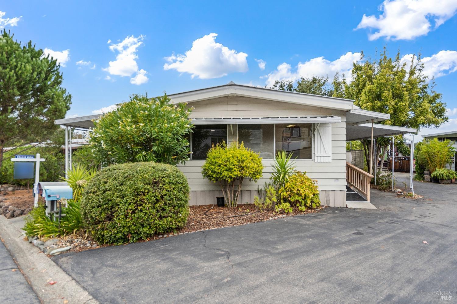 Photo of 49 Club View Dr in Novato, CA