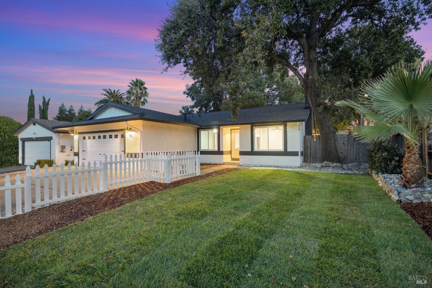 Photo of 718 La Cruz Ln in Vacaville, CA