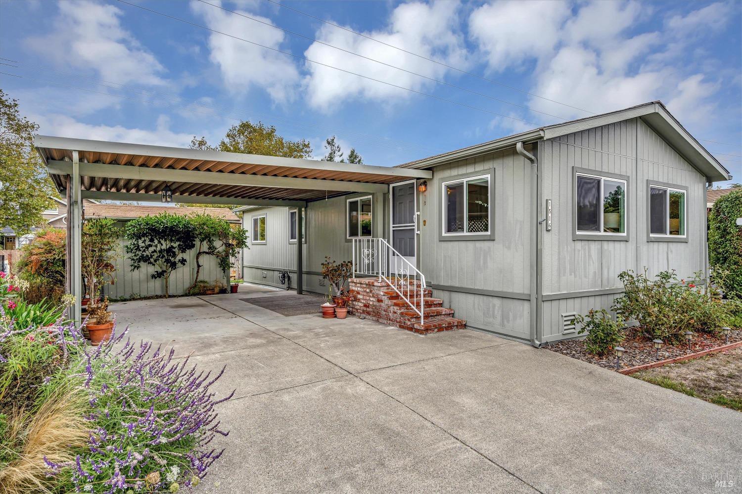 Photo of 1516 Royal Oak Dr in Petaluma, CA