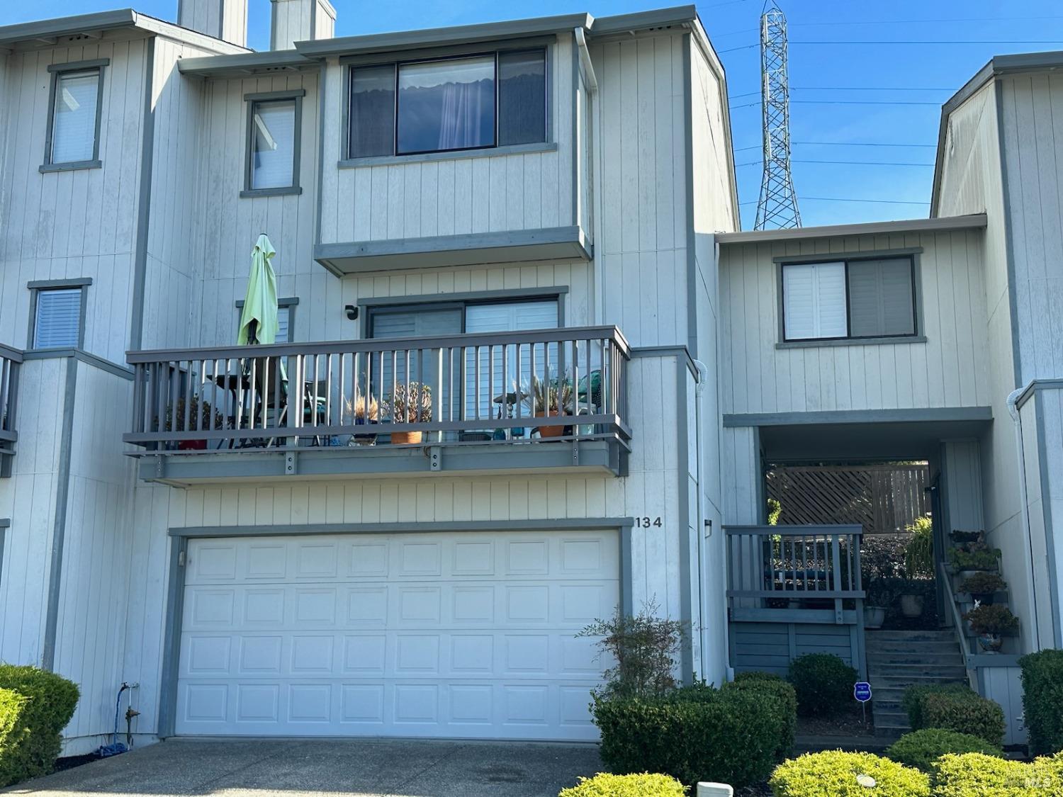 Photo of 134 Nashville Ln in Vallejo, CA