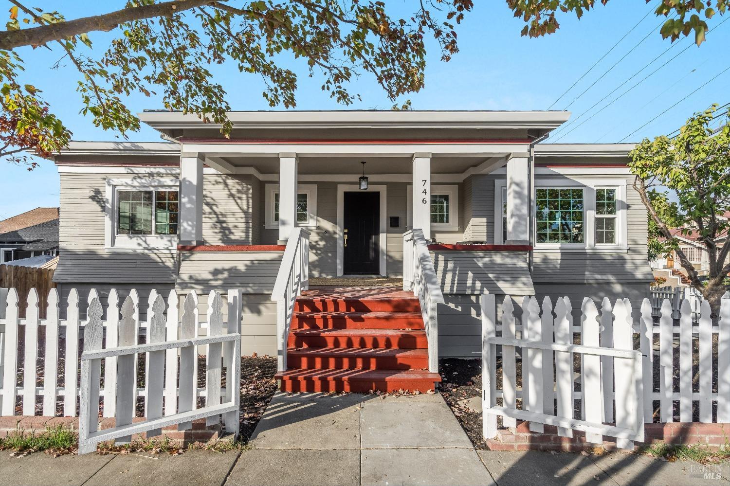 Photo of 746 Louisiana St in Vallejo, CA
