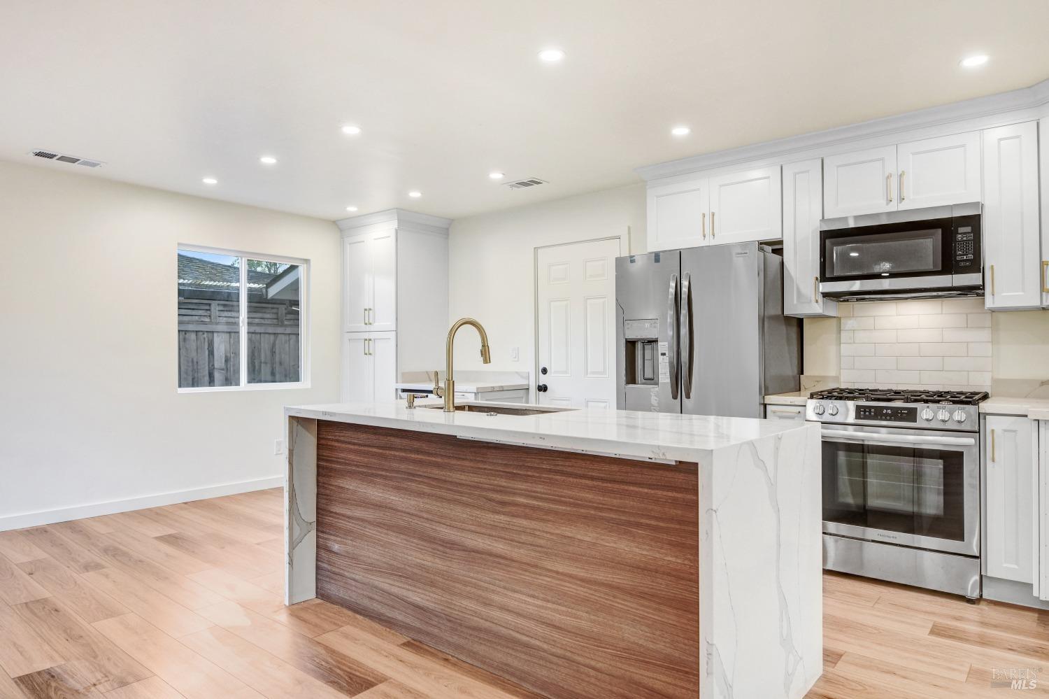 Photo of 1010 Broadmoor Dr in Napa, CA