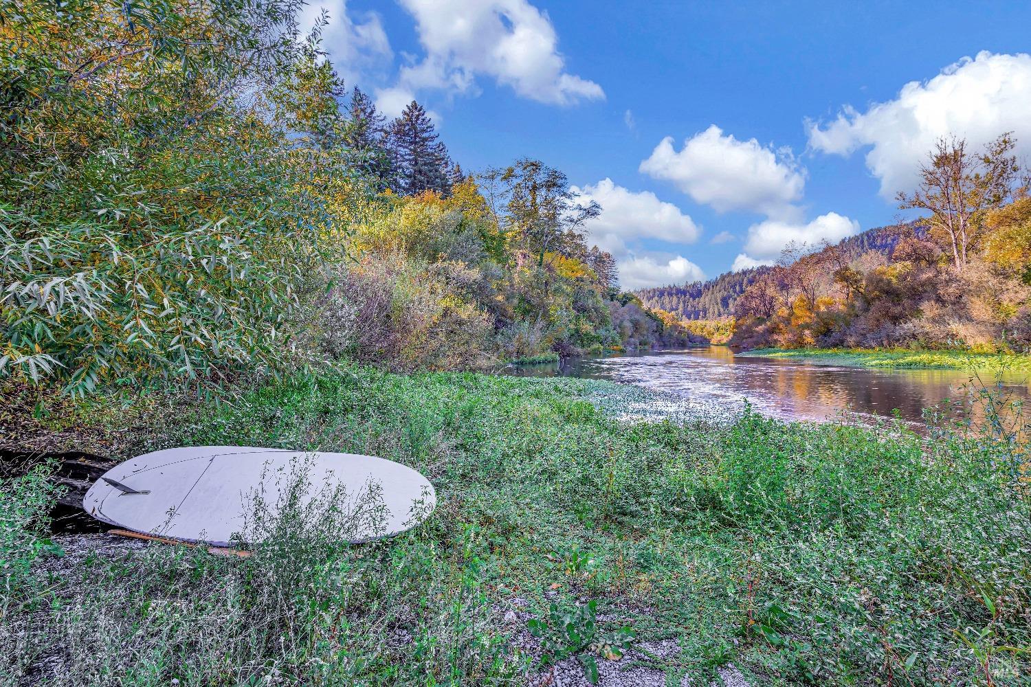 Photo of 9850 River Rd in Forestville, CA