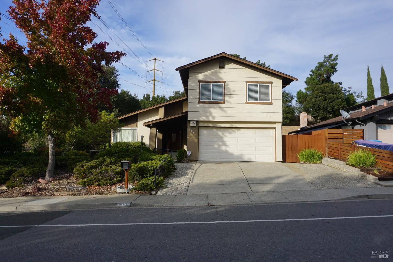 Photo of 910 Skyline Dr in Vallejo, CA