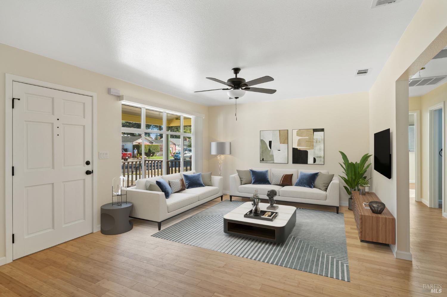 Photo of 710 Camellia Wy in Vacaville, CA
