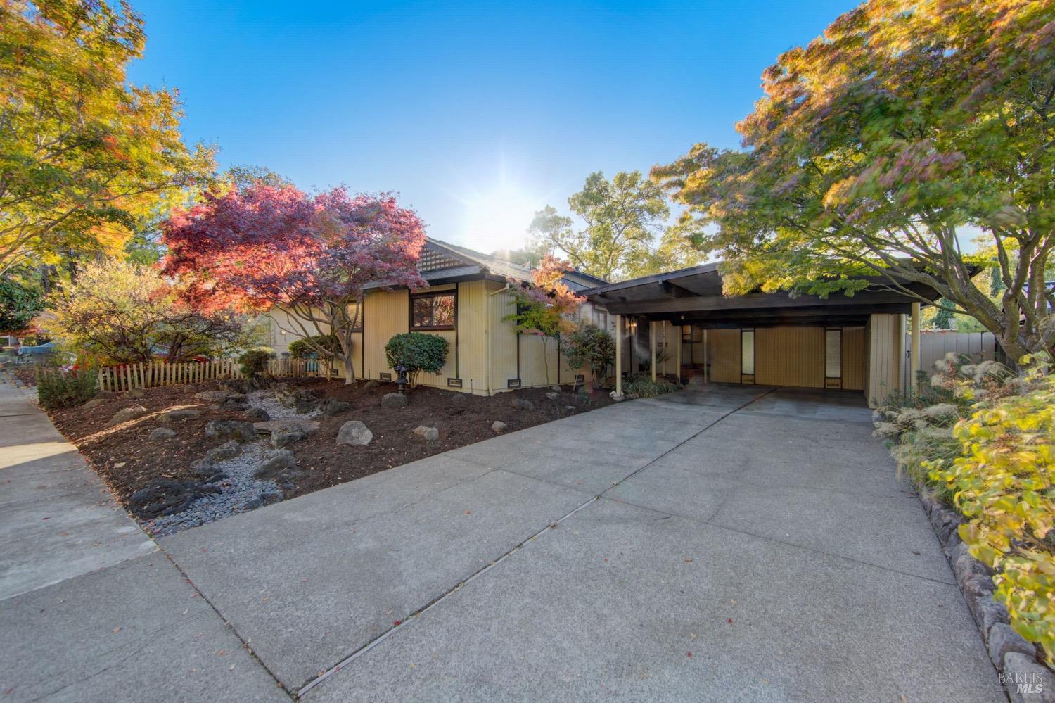 Photo of 2415 Tamarisk Dr in Santa Rosa, CA