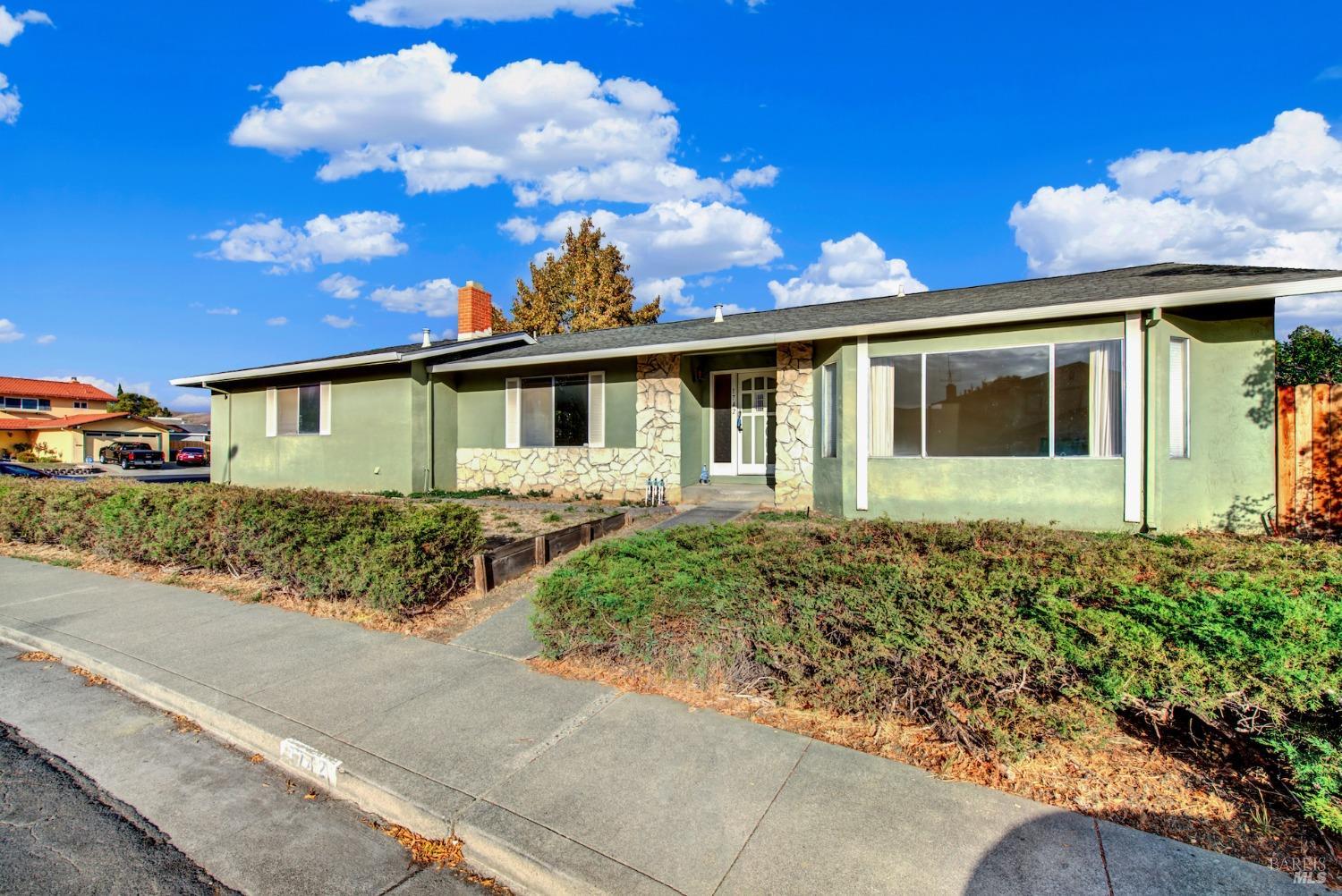 Photo of 1742 Barton Dr in Fairfield, CA
