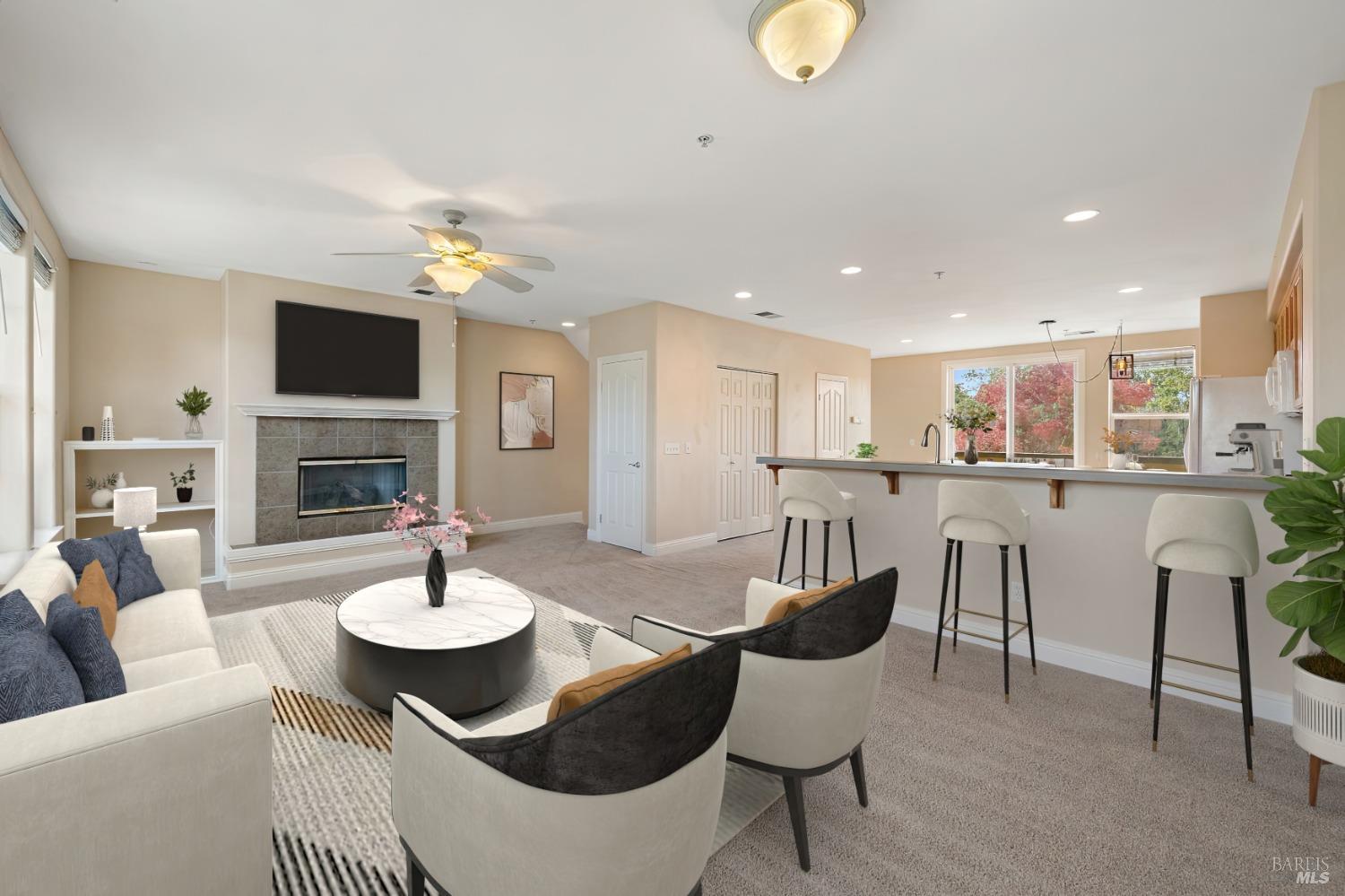 Photo of 19 Johnson St in Windsor, CA