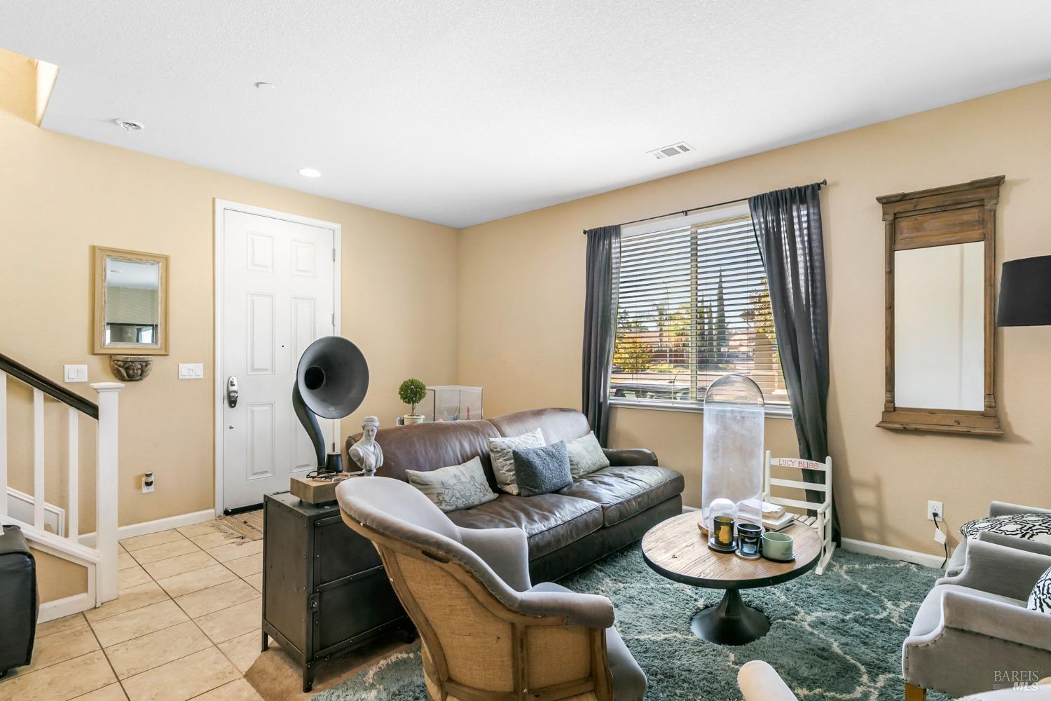 Del Mar Circle, Vacaville, California image 9