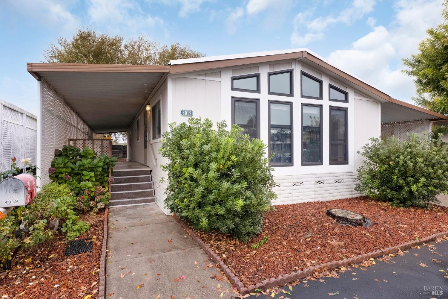 Photo of 8019 Cliffrose St in Windsor, CA