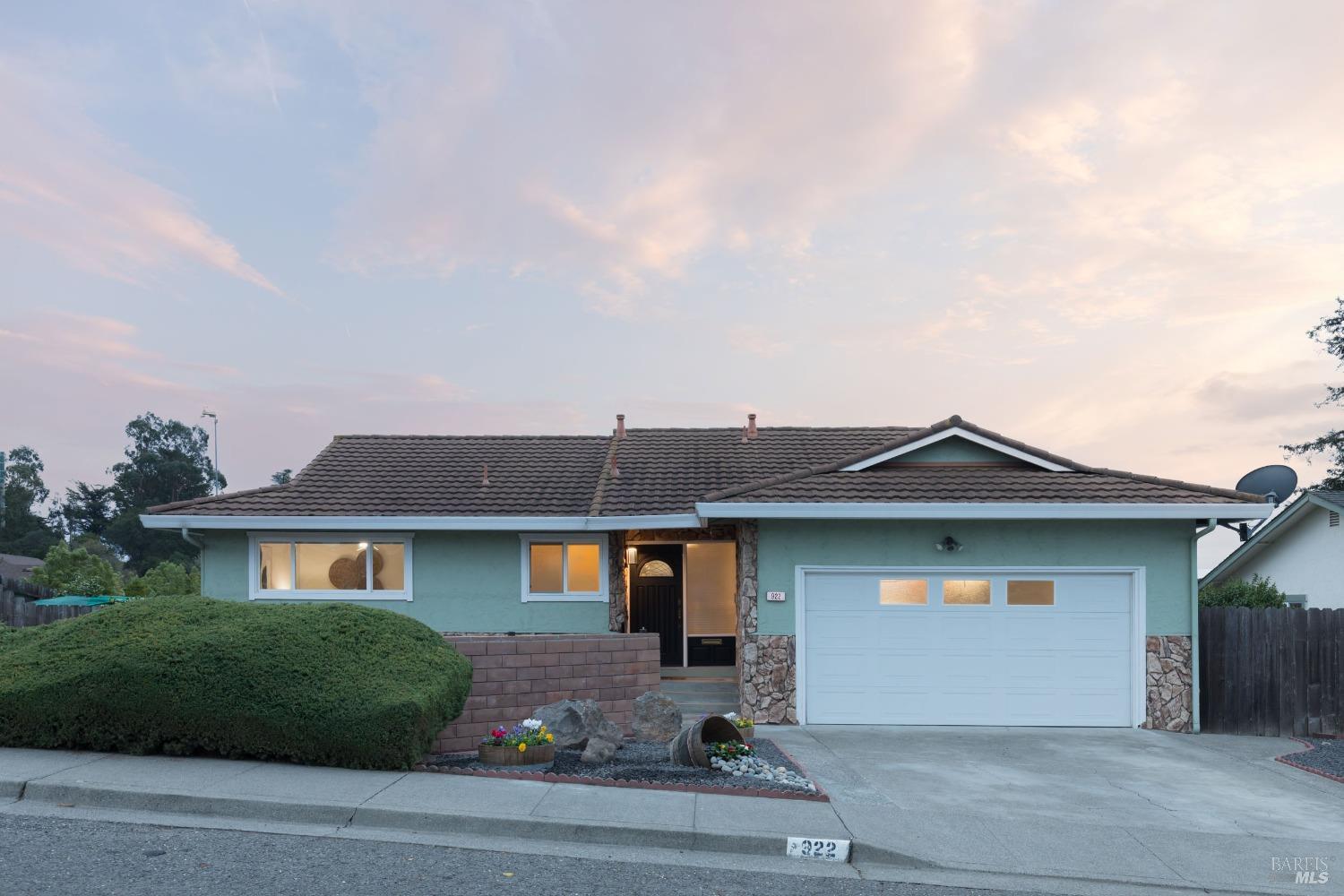 Photo of 922 Samuel Dr in Petaluma, CA
