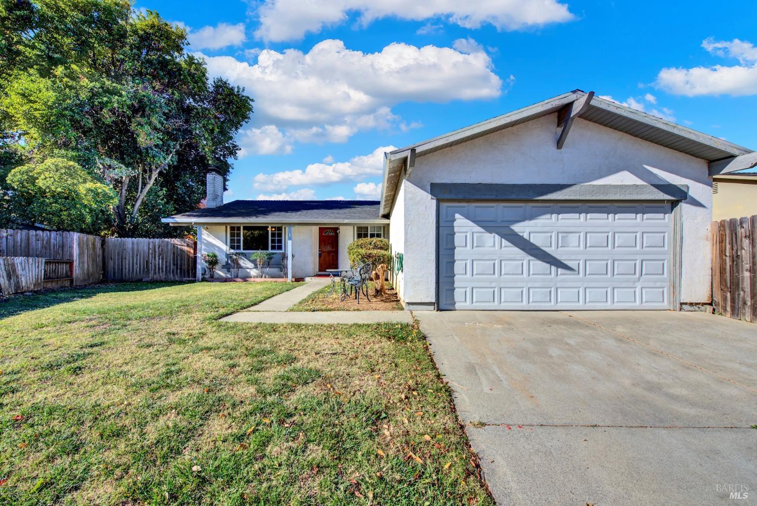 Photo of 585 Sawyer Ct in Dixon, CA