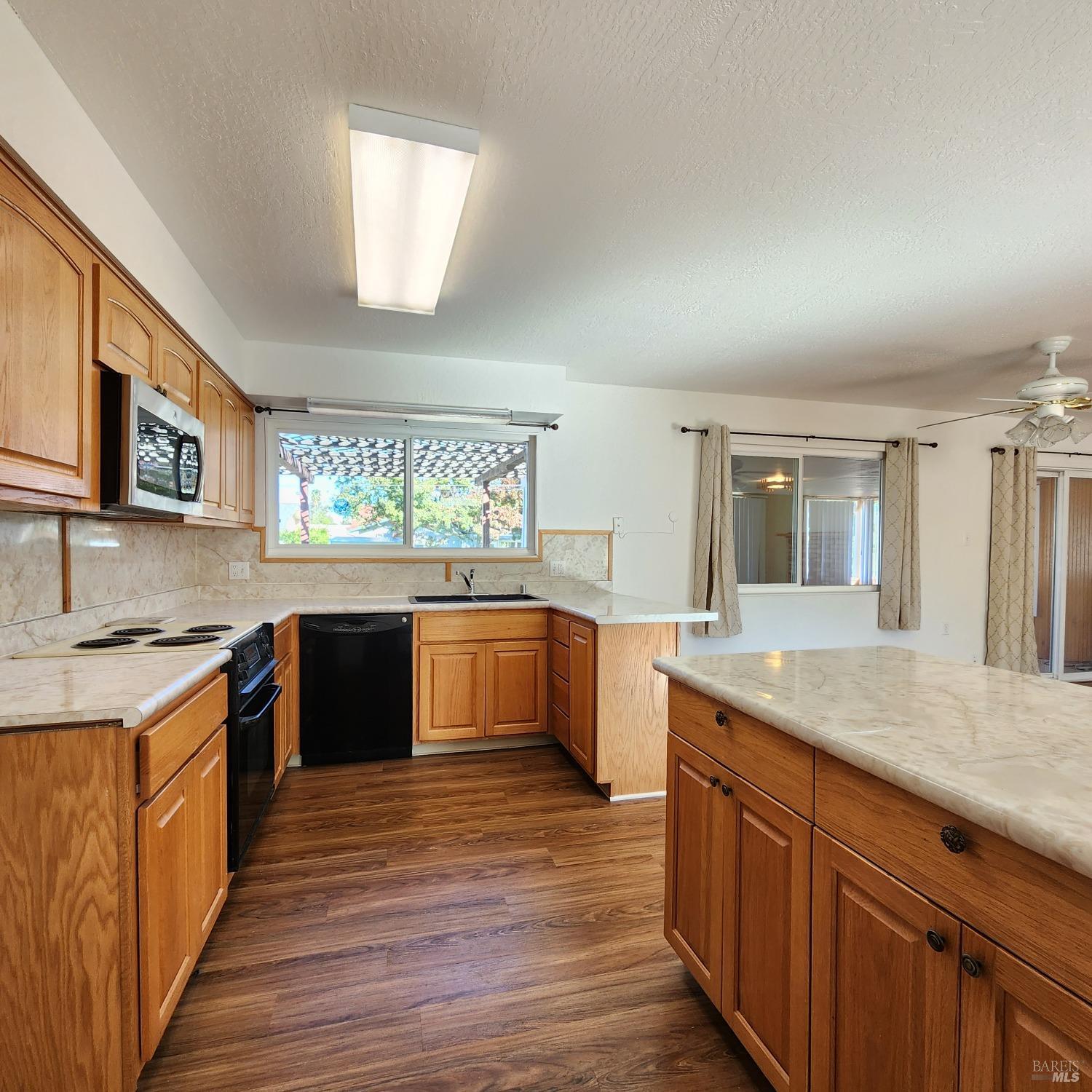 Photo of 192 Glacier Cir in Vacaville, CA