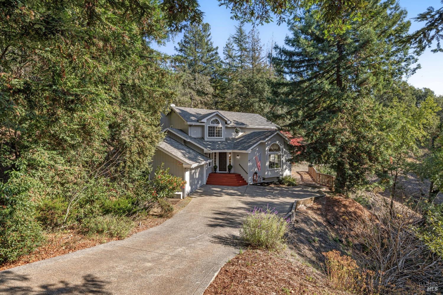 Photo of 663 Greenview Dr in Santa Rosa, CA